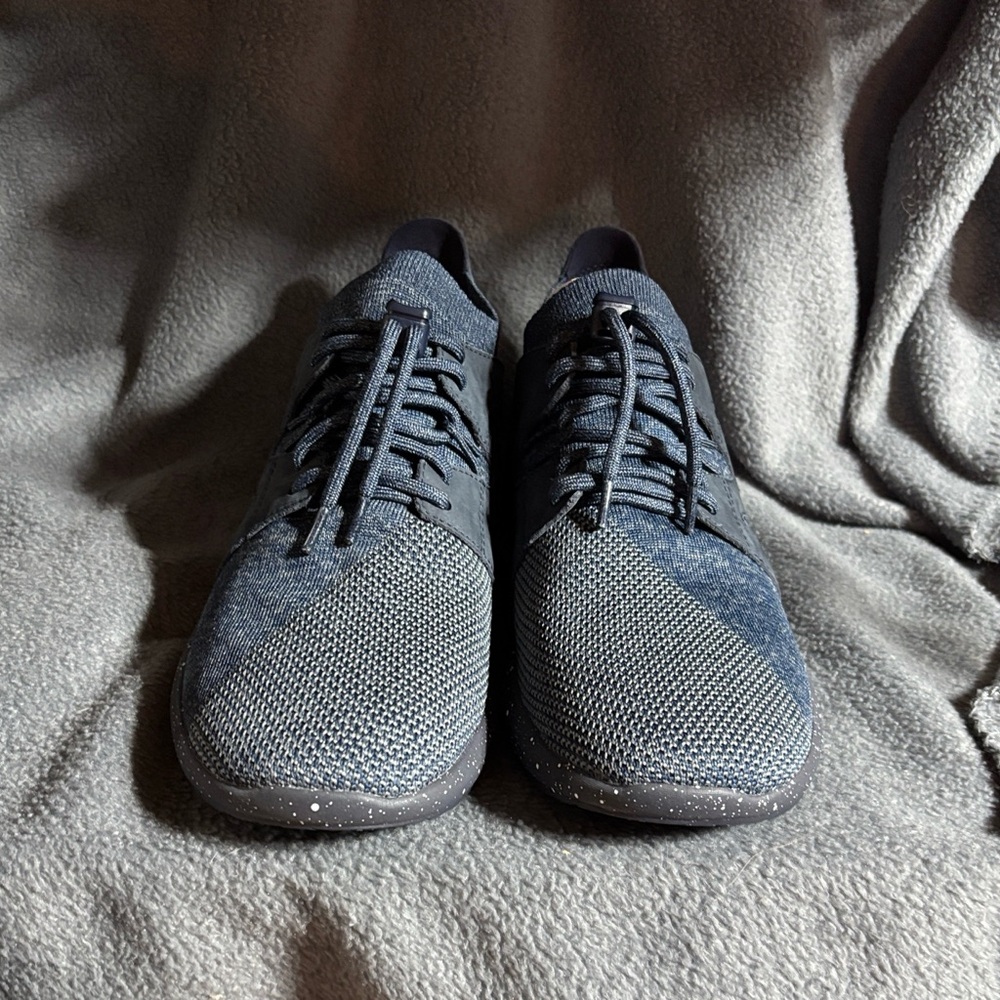 Earth Women's Charcoal Sneakers - Picture 7 of 7